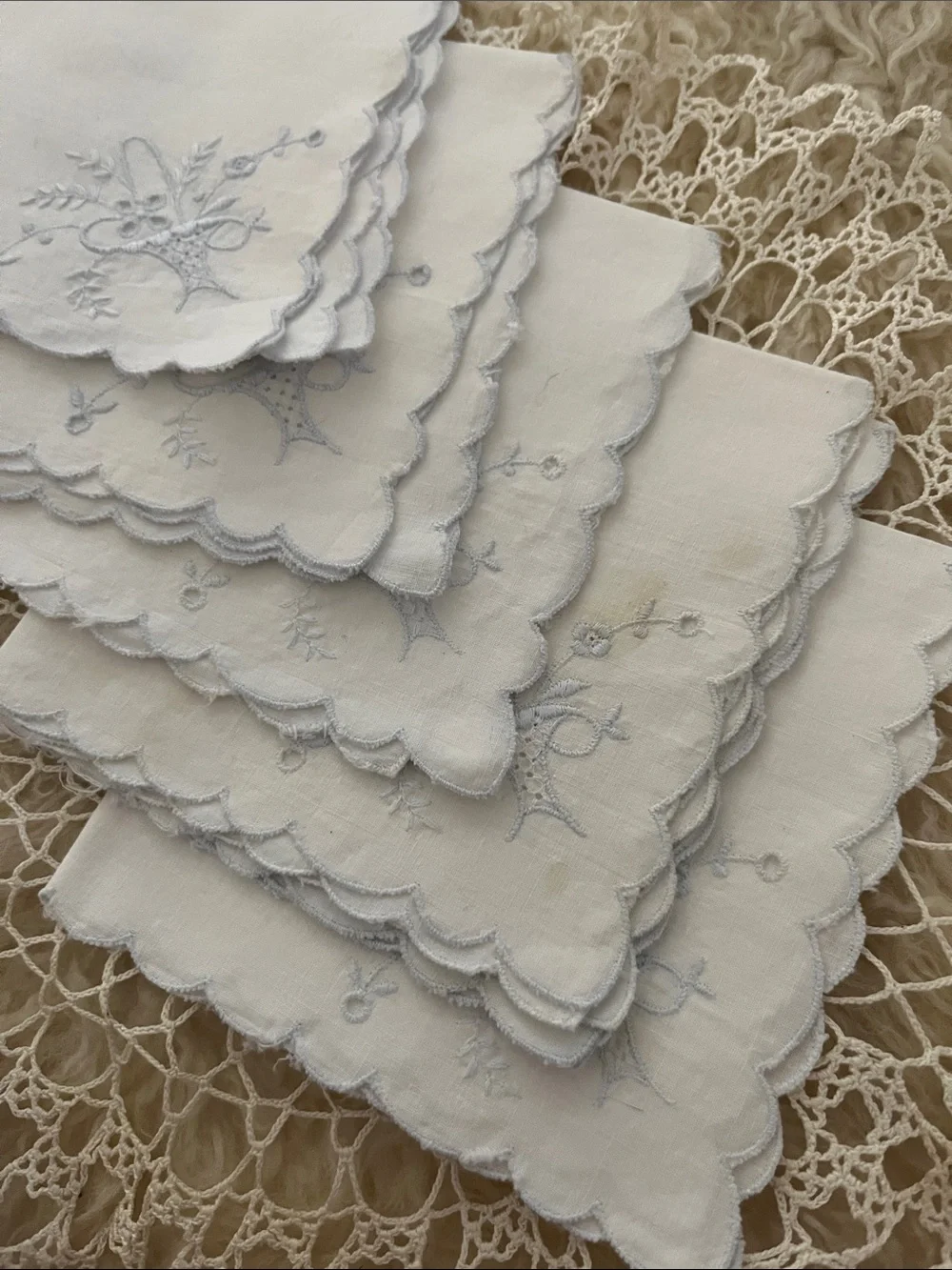 Embroidered White Cotton table napkins with Scalloped Edge